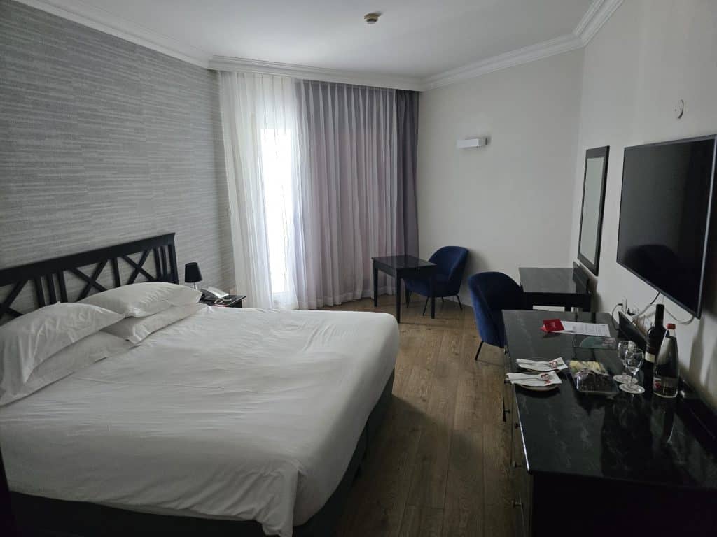 חדר דלקס עם נוף לים- מלון Enjoy