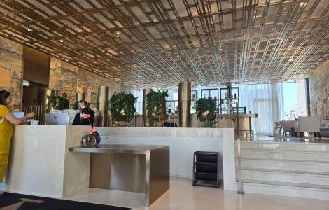 לובי במלון התיאטרון