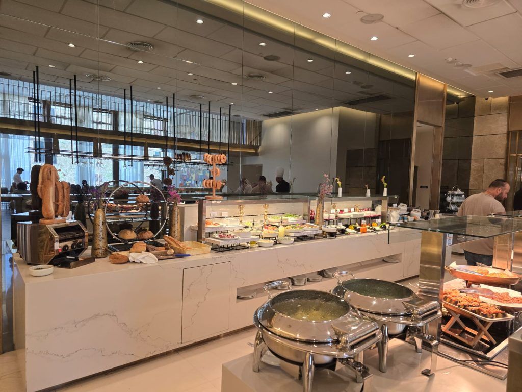 חדר אוכל של המלון