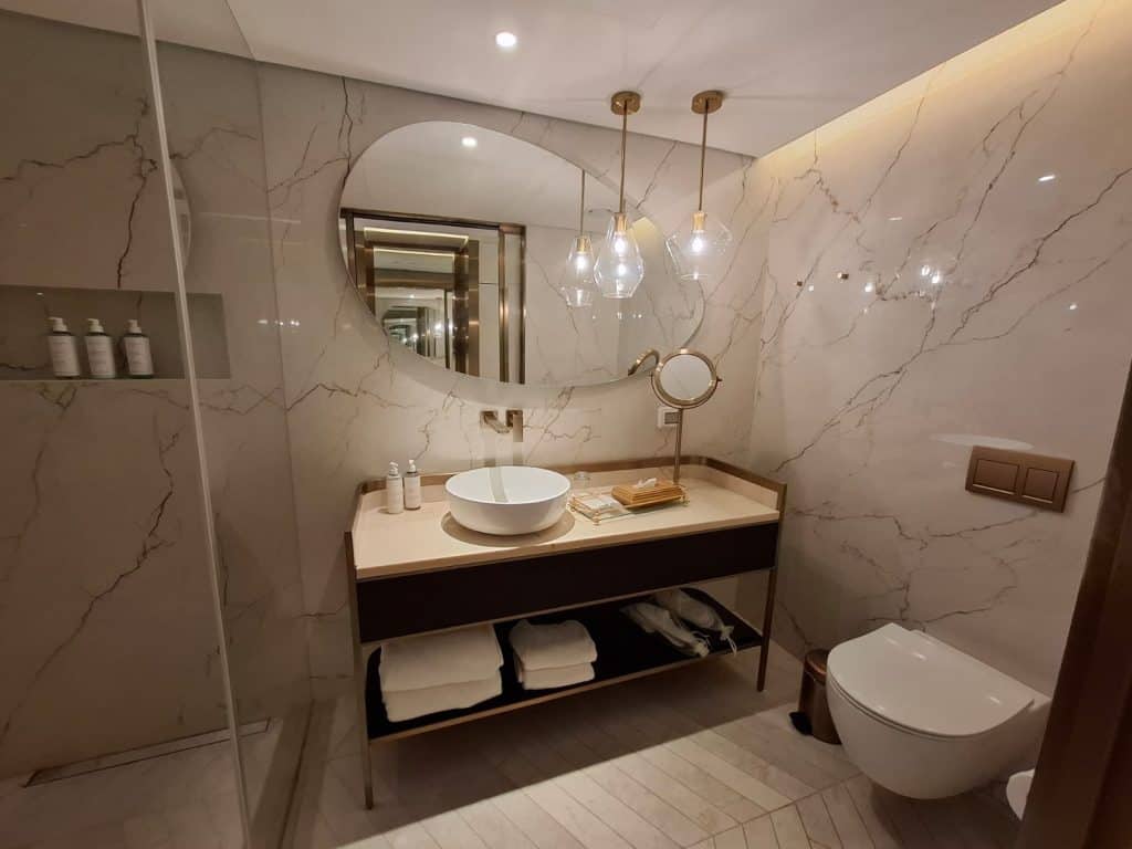 חדר אמבטיה במלון התיאטרון ירושלים